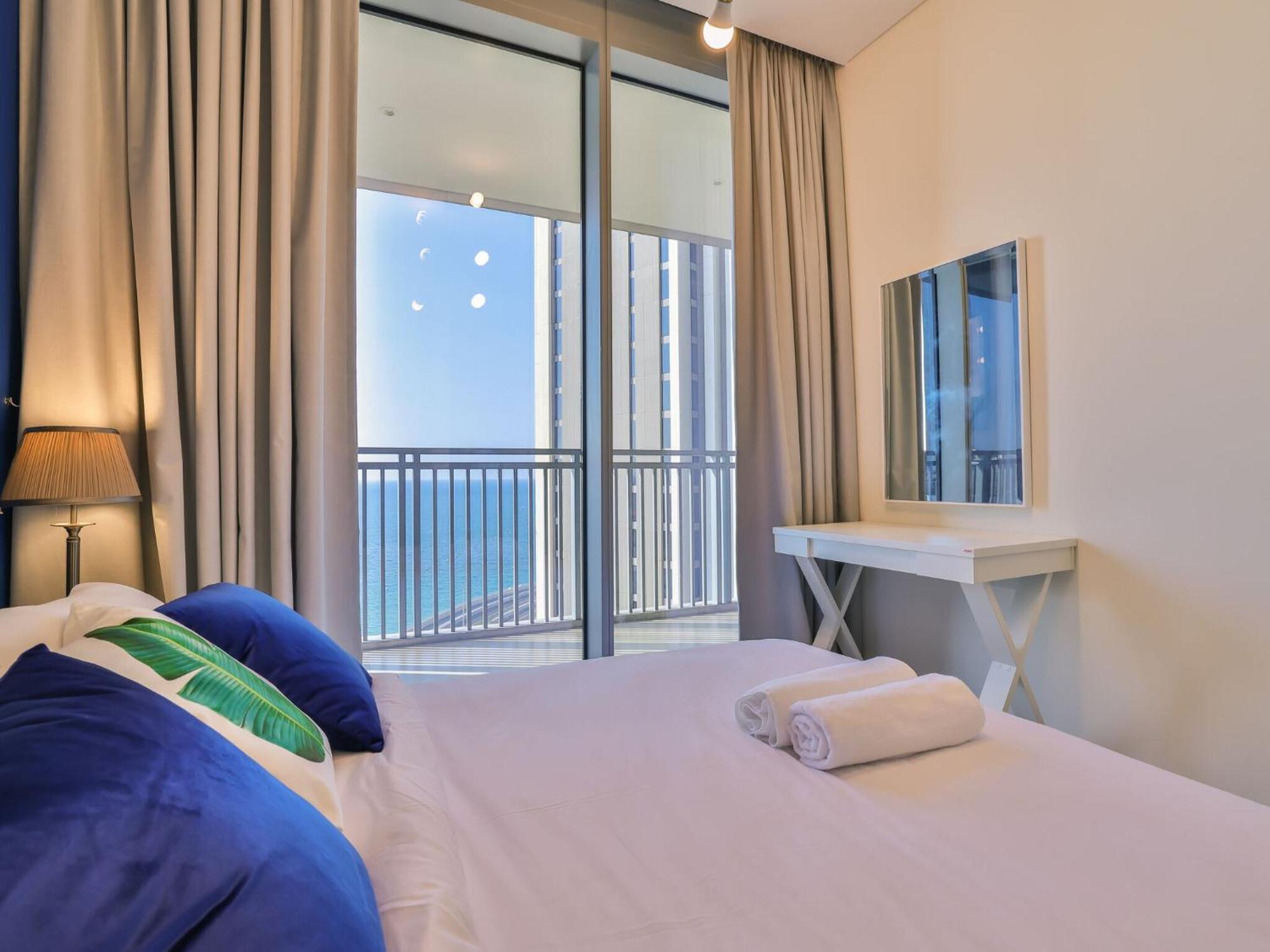Luxurious Apartments Dubai Marina Views Pool Gym By Sojo Stay エクステリア 写真